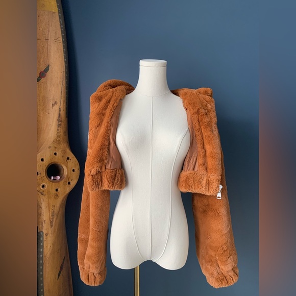Urban Outfitters faux fur crop jacket. Size XS - Picture 5 of 9